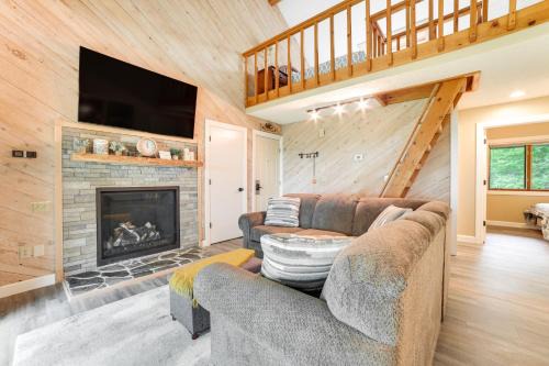 Bellaire Apartment | Bellaire Ski Condo 1 Mi to Summit Mountain!