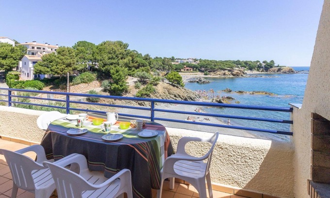 Llanca House | BELLAMAR C - Casa adosada para 10 personas en primera línea de mar en Llançà.