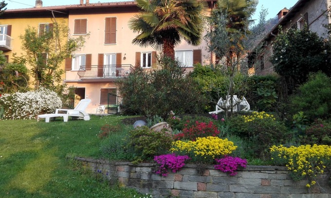 Porto Valtravaglia Apartment | Bellavista mit Balkon, Garten und Seeblick