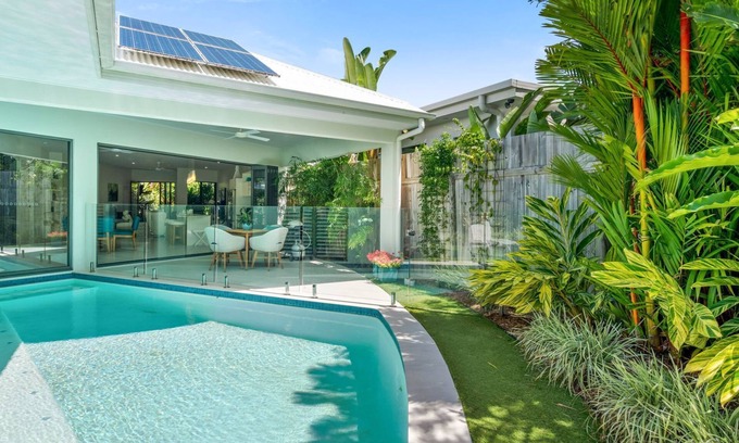 Palm Cove House | Belle Escapes Beach Edge