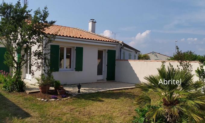 Sainte-Marie-de-Re House | Belle Maison de Plain-pied, Calme, Proche Commerces et Plage