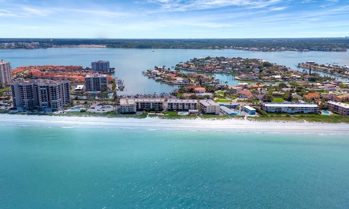 Belleair Beach Condo | Belleair Beachfront Getaway