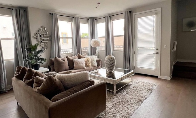 Bellflower House | Bellflower best kept getaway! Cozy & luxurious! Entire Townhouse