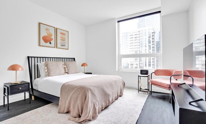 Belltown Apartment | Belltown Studio w Parking Gym easy commute SEA-292