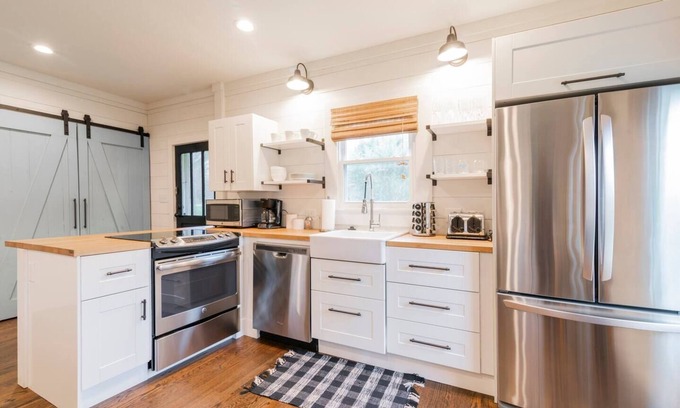 Belmont House | Belmont Bungalow - close to downtown