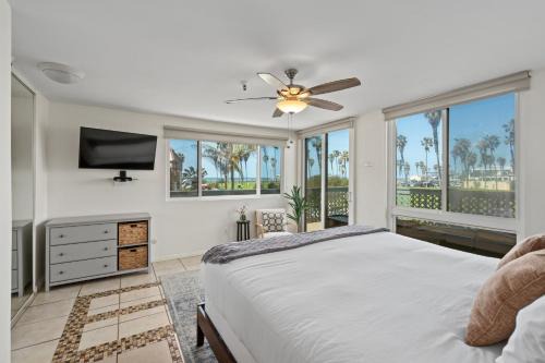 South Mission Beach House | Belmont Ocean Views - Massive Private Deck, Grill & Parking