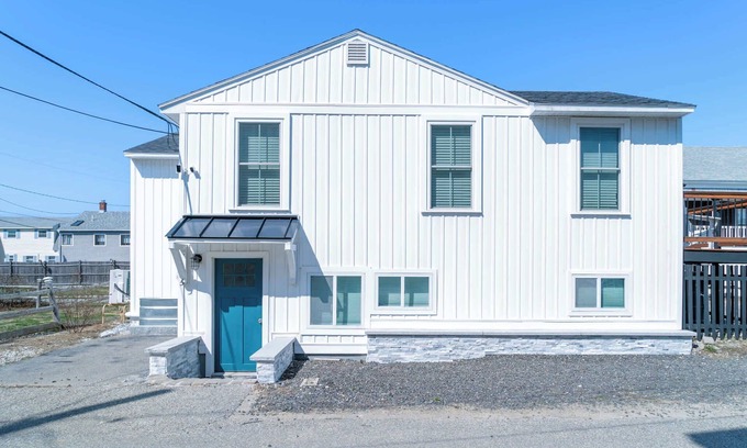Wells Beach Apartment | Below Deck Summary: W