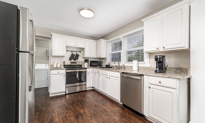 Belvedere Park House | Belvedere Gem- 10 mins to Emory Decatur hospital*8 mins to downtown Decatur
