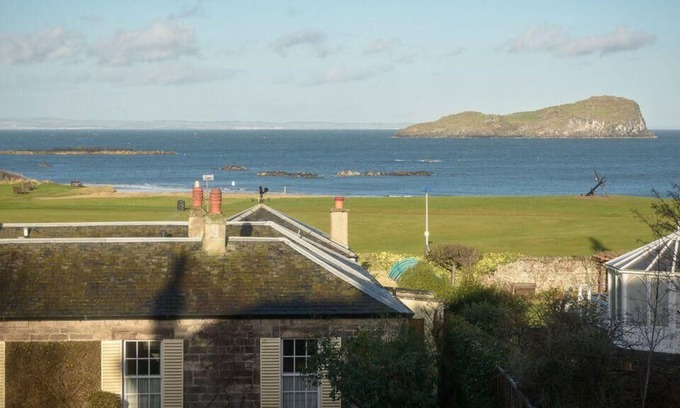 North Berwick Apartment | Benholm -Stunning 3-Bed Apartment in North Berwick