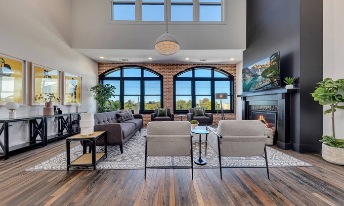 Castleberry Hill Apartment | Benz View Penthouse w Rooftop, Secure Parking