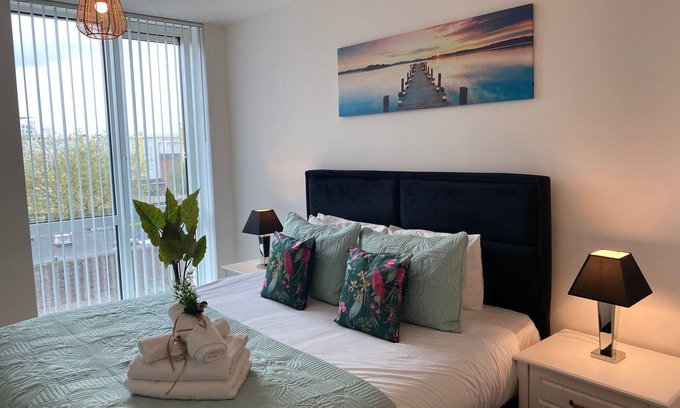 Bracknell Apartment | Berks Luxury Serviced Apartments-RWH51, 1 Bedroom, Free Gym, wifi & Parking
