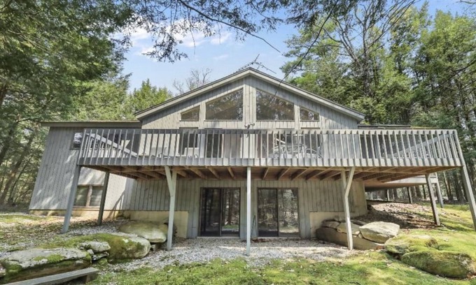 Sandisfield House | Berkshire Holiday Home - A+ Amenites @Nature