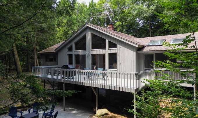 Sandisfield House | Berkshire Holiday Home with Hot Tub & A+ Amenities
