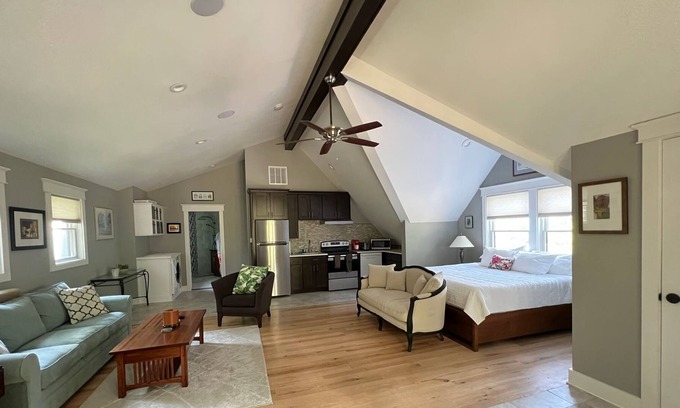 Richmond Apartment | Berkshire mountain retreat 1 mile from Tanglewood. Spacious private apartment