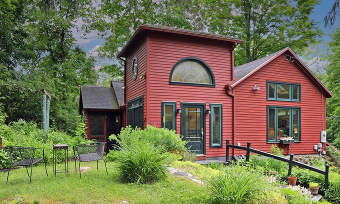 Lenox House | Berkshire Retreat- Stone's throw to downtown Lenox