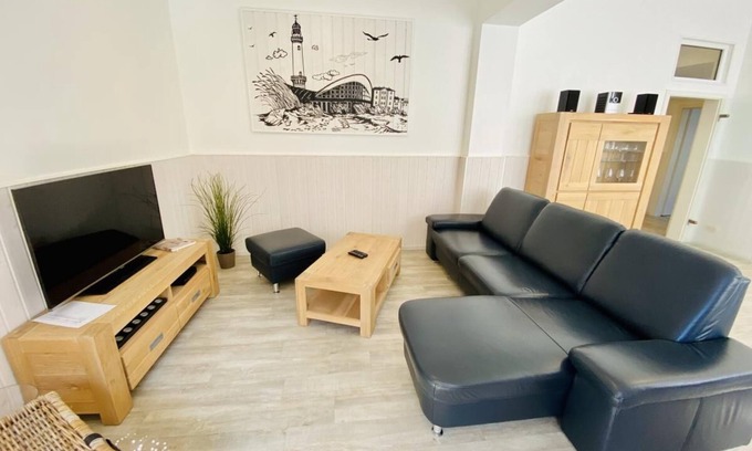 Warnemuende Apartment | Berringer, gurnard on the promenade