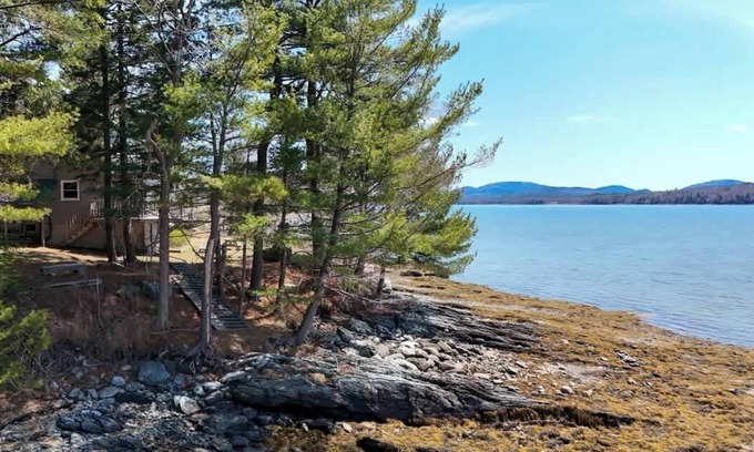Lamoine House | Berry Cove Cottage-Oceanfront!
