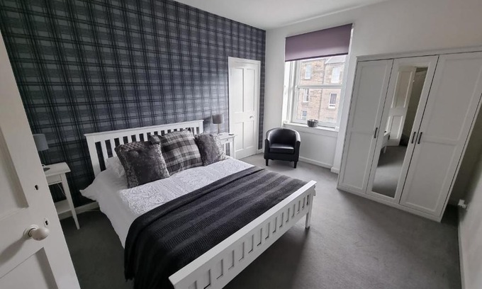 West End Apartment | Bespoke Tours Scotland Accommodation @ Morrison Street