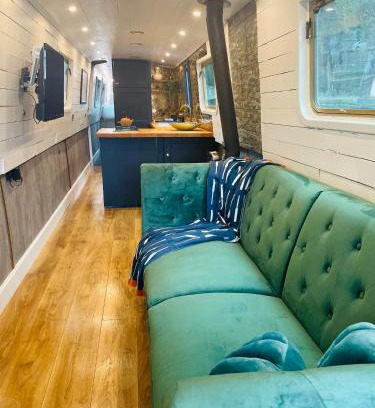 Castlefield Boat Rental | BespokeNarrowBoat