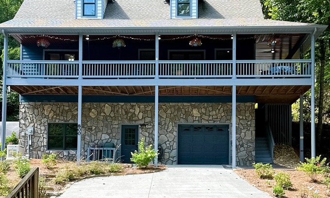 Sylva House | Best Catch Cabin | Riverfront house in Sylva with firepit, fireplace, & kayak