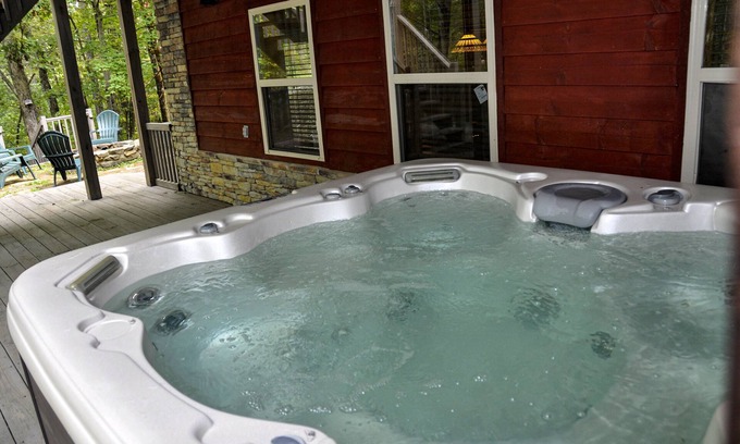 Marble Cabin | Best Family Cabin Rental Wifi, Hot Tub and Pool Table