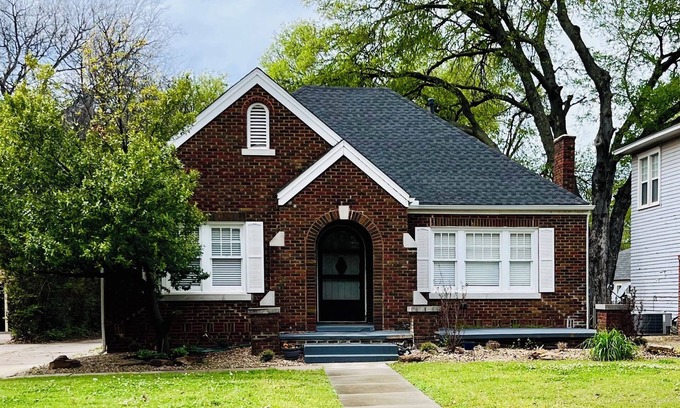 Norman House | Best Location, comfy bungalow just a10 min.walk to OU Stadium or Campus Corner