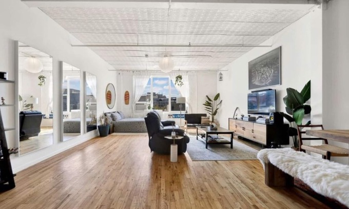 Williamsburg House | Best Location in Williamsburg Big Sunny Art Loft