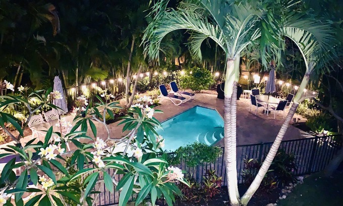 Anna Maria House | BEST LOCATION! NORTH END OF ANNA MARIA, FL , STEPS TO BEACH & DINING , UNIT B