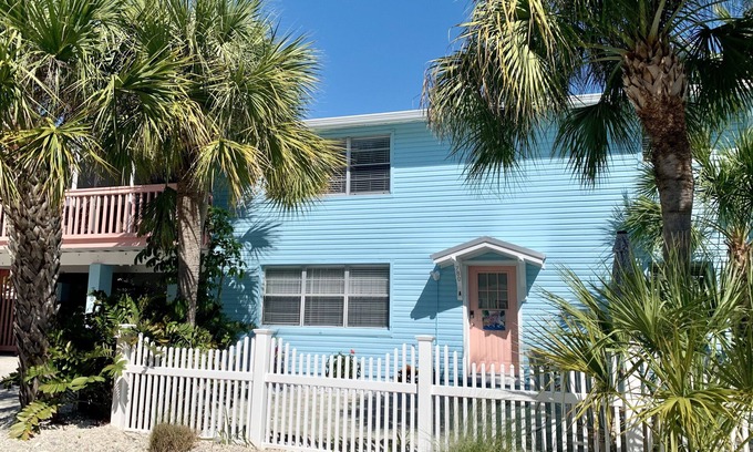 Anna Maria House | BEST LOCATION! NORTH END OF ANNA MARIA, FL STEPS TO BEACH & DINING - LOWER UNIT