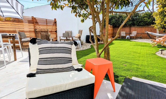 Los Angeles House | Best Location! Sunny & LUX LA home near everything