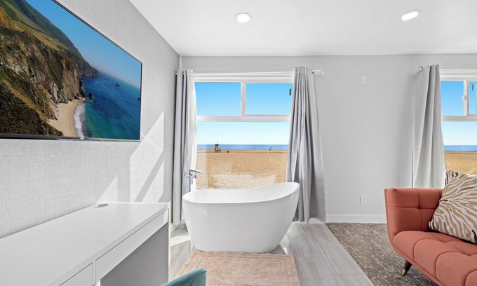 Newport Beach Apartment | Best Modern Oceanview Unit 8 in Boardwalk