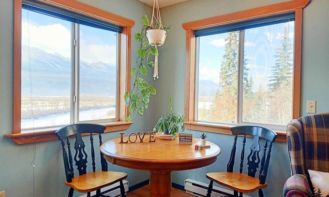 Golden Apartment | Best Mountain Views! Sauna, AC & Adventure Awaits