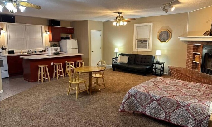 Nauvoo Apartment | BEST Nauvoo Studio Apartment
