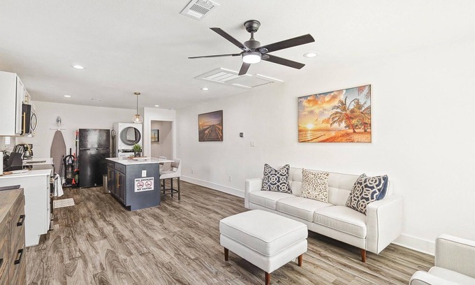Oak Cliff House | Best of Bishop Arts, 2BD with Style & Comfort