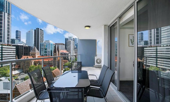 Brisbane Central Business District Apartment | Best of Brissie - Chic Resort-style CBD Living