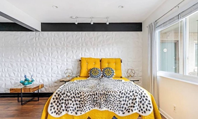 Melrose Apartment | Best Of Nashville - Award Winning, Top Floor Studio and Pool
