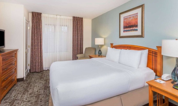 Dunwoody Apartment | Best Place to Stay in Atlanta! Swimming Pool, Free Breakfast, Pet-friendly!