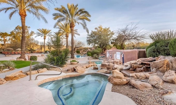 Cave Creek Hotel | Best Place to Unwind! Free Parking, Full Kitchen, Swimming Pool!