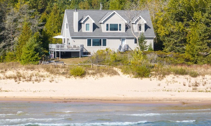 Baileys Harbor House | Best Sand Beach on Lke Mich for 14! - Labor Day Weeknd/Fall 2025 Still Avail!