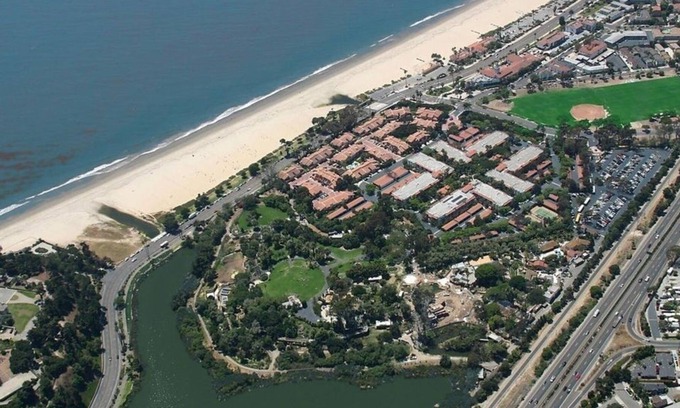 East Beach Condo | Best SB Beach Location + Amenities . Pool Gym Tennis Garage