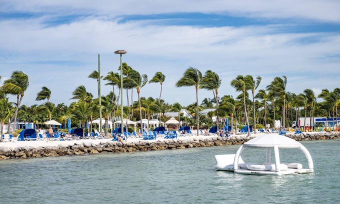 Islamorada House | Best Vacation Choice! Outdoor Pool, Beachfront Location, Pets are Welcome!