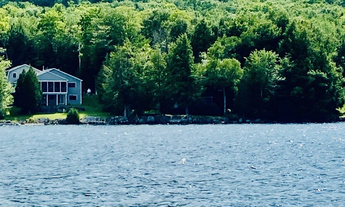 Otis House | Best Vacation Lake House