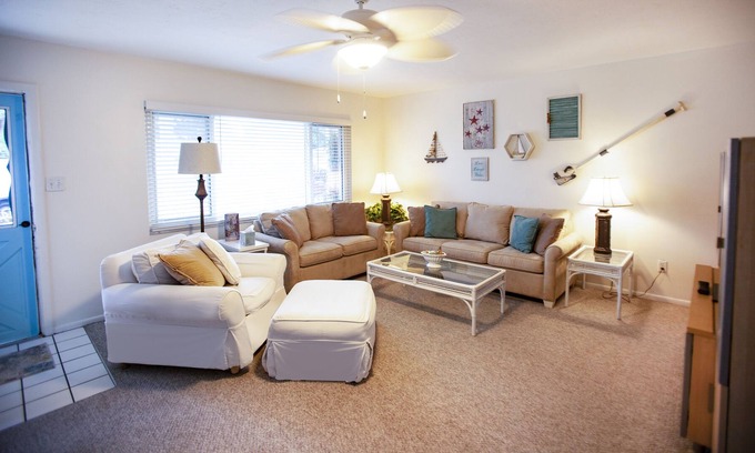South Gate Ridge House | Best Value 3BR/2BA Pool Home 10 min from Siesta