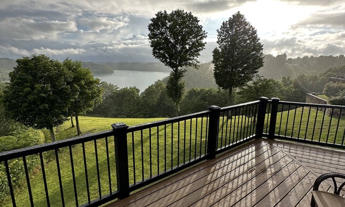 Byrdstown House | Best View and Location on Dale Hallow Lake!nVery Private and Beautiful.