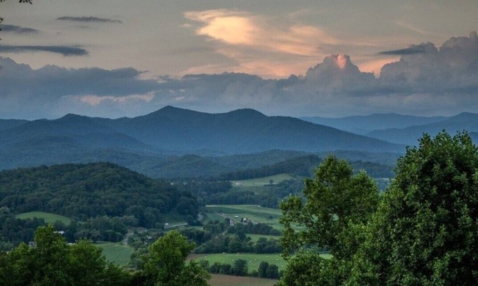 Cherokee Cabin | BEST VIEW IN BRYSON CITY IN THE SUGAR SHACK!