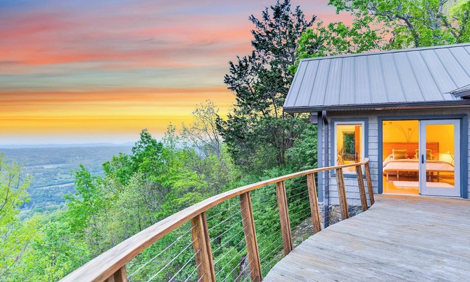Lookout Mountain House | Best View in Chattanooga, 10 Minutes To Downtown, Next To RockCity, Pet Friendly