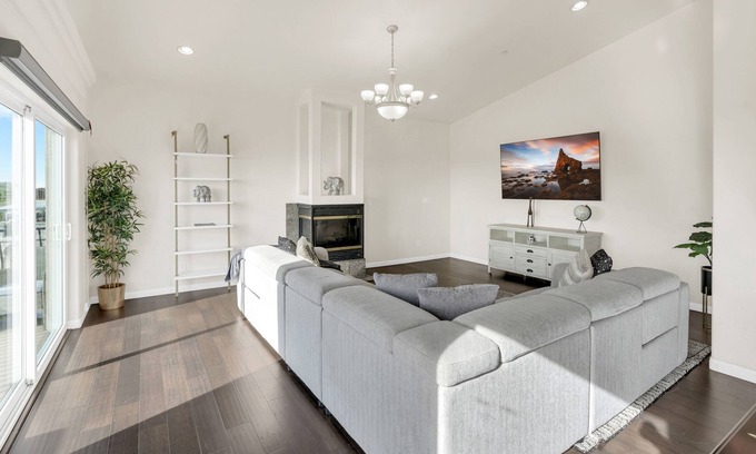 La Presa House | BEST VIEW IN SD! 2800 sq ft modern 5 bedroom, pool table, game room!