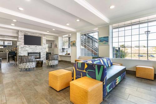 Marina Hotel | Best Western Marina State Beach