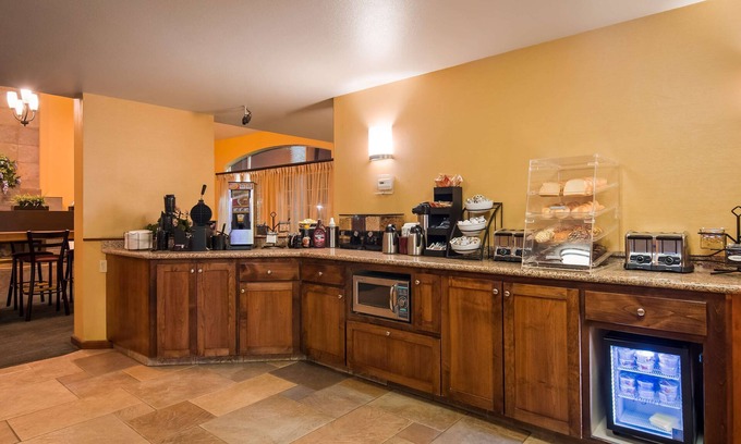 Modesto Hotel | Best Western Palm Court Inn