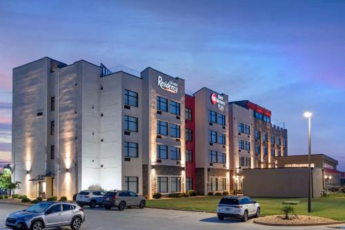 Warner Robins Hotel | Best Western Plus Executive Residency Rigby's Water World Hotel